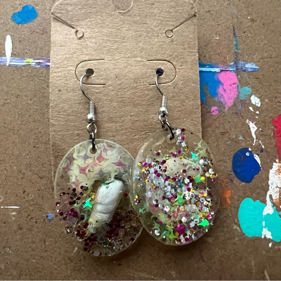 Leafy Green Abstract Earrings - Picture 2 of 7